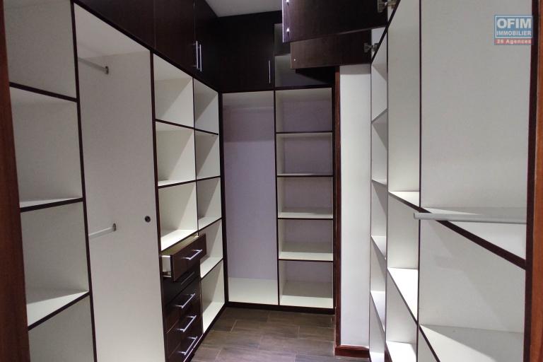 Louer , une maison de standing F7 dans le quartier résidentiel D'Androhibe