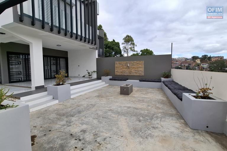 OFIM Immobilier loue une villa neuve F4 semi meublée sur Ankatso.NON DISPONIBLE