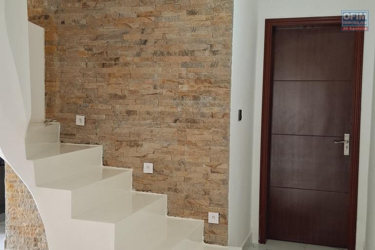 OFIM Immobilier loue une villa neuve F4 semi meublée sur Ankatso.NON DISPONIBLE
