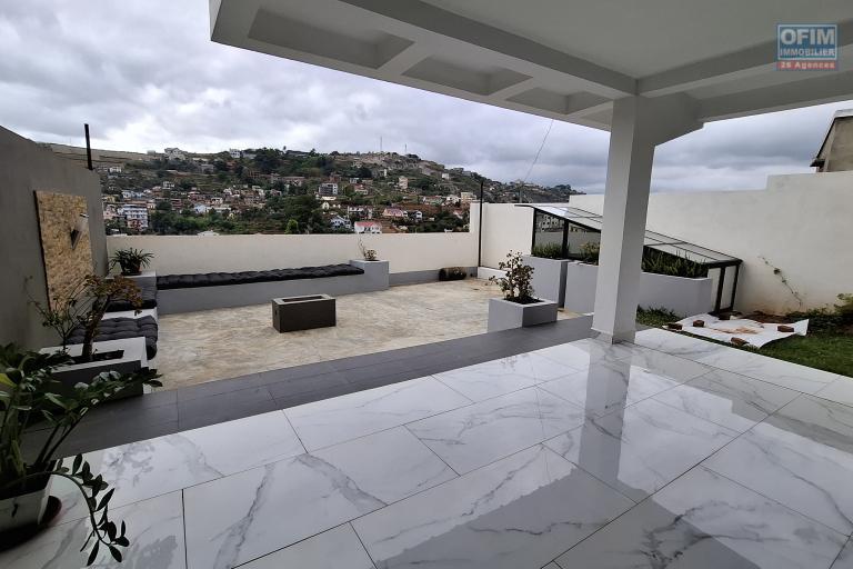OFIM Immobilier loue une villa neuve F4 semi meublée sur Ankatso.NON DISPONIBLE