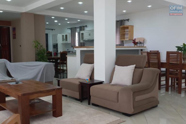 Une grande villa F7 &agrave; &eacute;tage &agrave; By pass Alasora (CONTACT LALAINA)