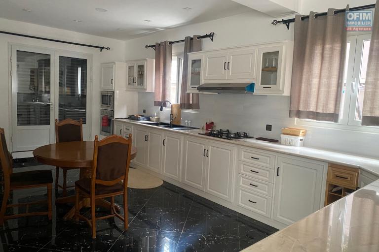 Une grande villa F7 à étage à By pass Alasora (CONTACT LALAINA 0340858376)