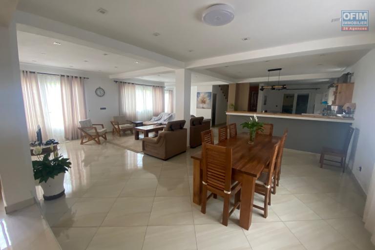 Une grande villa F7 à étage à By pass Alasora (CONTACT LALAINA 0340858376)