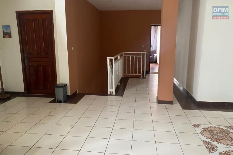 Une grande villa F7 &agrave; &eacute;tage &agrave; By pass Alasora (CONTACT LALAINA)