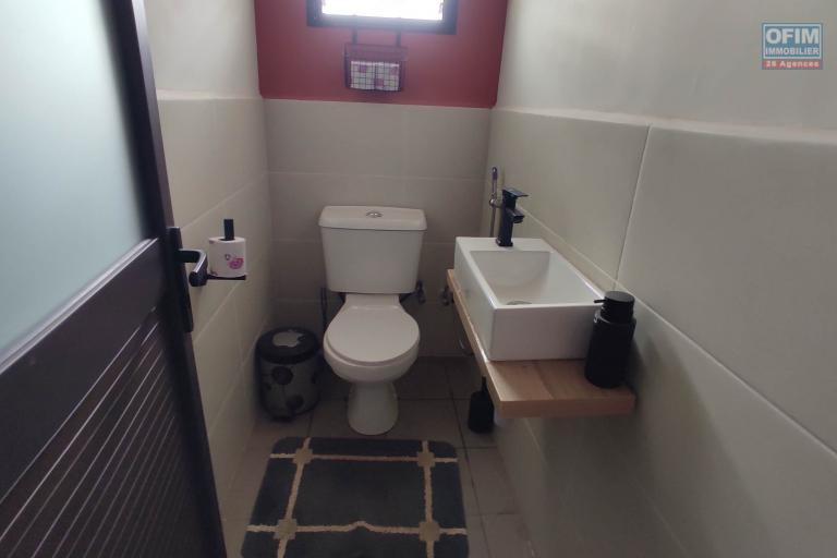 location d'une charmante villa F3 neuve meublée et équipée à Ilafy contact Francia 034 02 218 69