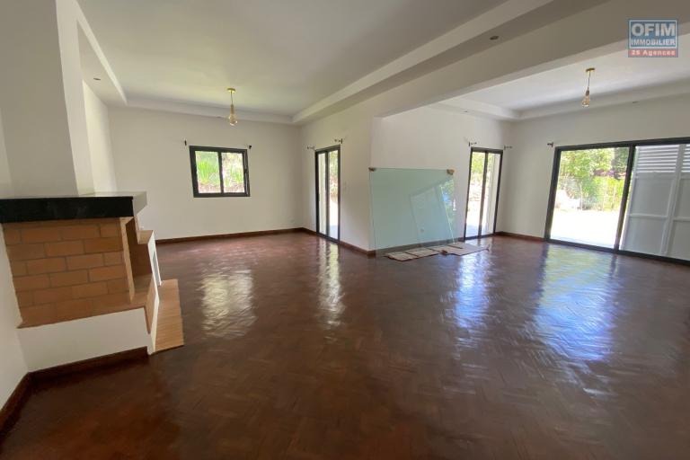 Une villa neuve F5 de plain pied dans une résidence à Ambohitrarahaba ( CONTACT LALAINA 0340858376 )