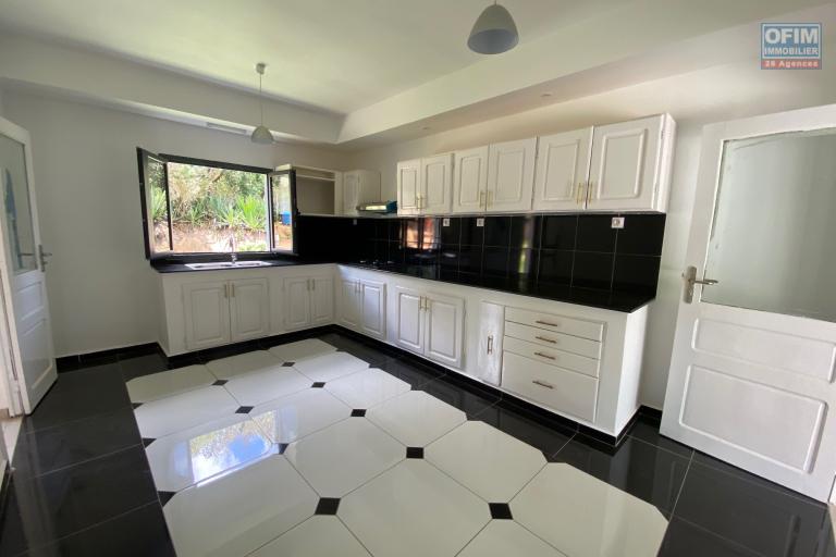 Une villa neuve F5 de plain pied dans une résidence à Ambohitrarahaba ( CONTACT LALAINA 0340858376 )