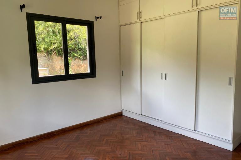 Une villa neuve F5 de plain pied dans une résidence à Ambohitrarahaba ( CONTACT LALAINA 0340858376 )
