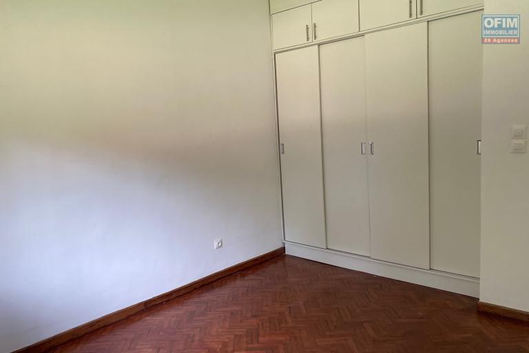 Une villa neuve F5 de plain pied dans une résidence à Ambohitrarahaba ( CONTACT LALAINA 0340858376 )