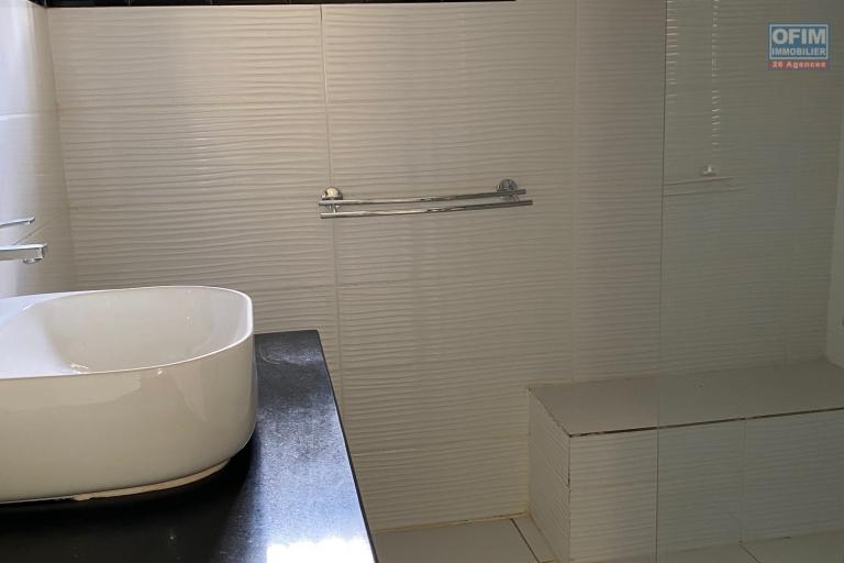 Une villa neuve F5 de plain pied dans une résidence à Ambohitrarahaba ( CONTACT LALAINA 0340858376 )
