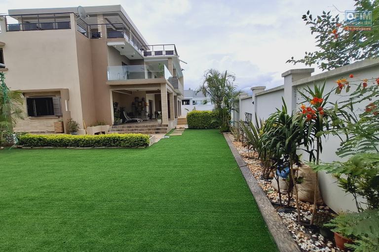 OFIM immobilier loue une villa F6 meublée équipée sur Ambohijanahary Ivato dans un quartier calme et résidentiel. NON DISPONIBLE
