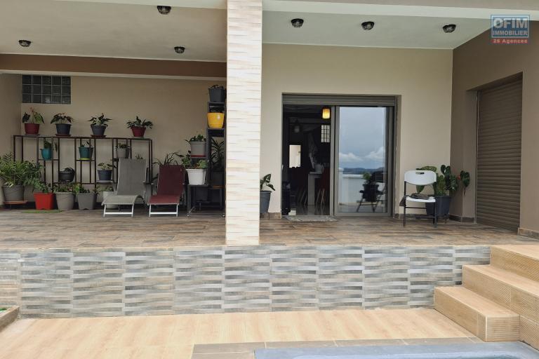 OFIM immobilier loue une villa F6 meublée équipée sur Ambohijanahary Ivato dans un quartier calme et résidentiel. NON DISPONIBLE
