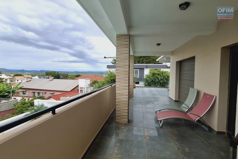 OFIM immobilier loue une villa F6 meublée équipée sur Ambohijanahary Ivato dans un quartier calme et résidentiel. NON DISPONIBLE