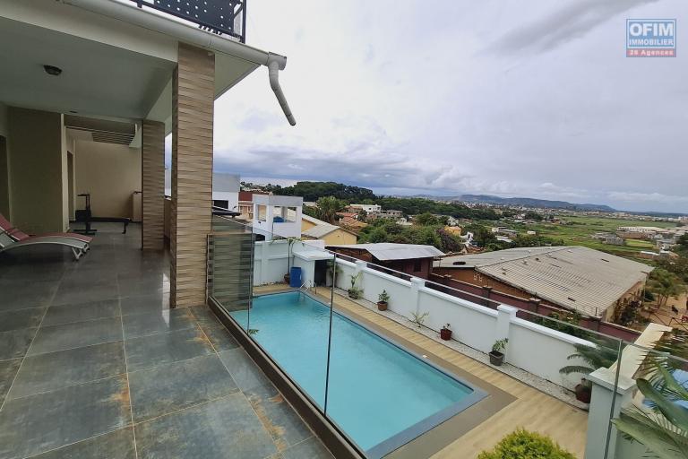 OFIM immobilier loue une villa F6 meublée équipée sur Ambohijanahary Ivato dans un quartier calme et résidentiel. NON DISPONIBLE