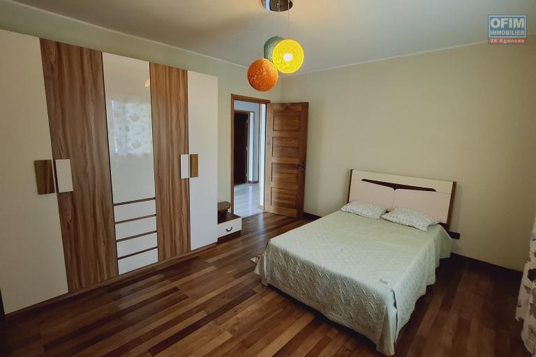 OFIM immobilier loue une villa F6 meublée équipée sur Ambohijanahary Ivato dans un quartier calme et résidentiel. NON DISPONIBLE