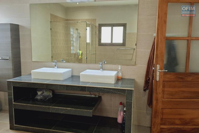 OFIM immobilier loue une villa F6 meublée équipée sur Ambohijanahary Ivato dans un quartier calme et résidentiel. NON DISPONIBLE
