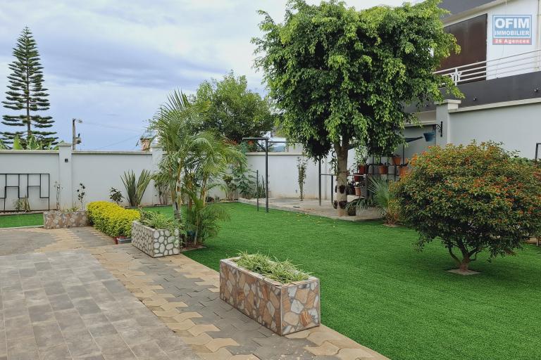 OFIM immobilier loue une villa F6 meublée équipée sur Ambohijanahary Ivato dans un quartier calme et résidentiel. NON DISPONIBLE