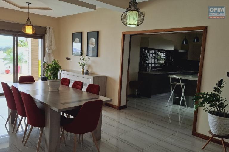 OFIM immobilier loue une villa F6 meublée équipée sur Ambohijanahary Ivato dans un quartier calme et résidentiel. NON DISPONIBLE