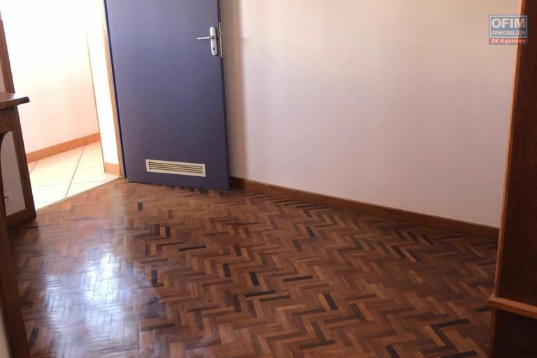 Vente d'une maison F8   dans le quartier calme et résidentiel d'ambohitrarahaba