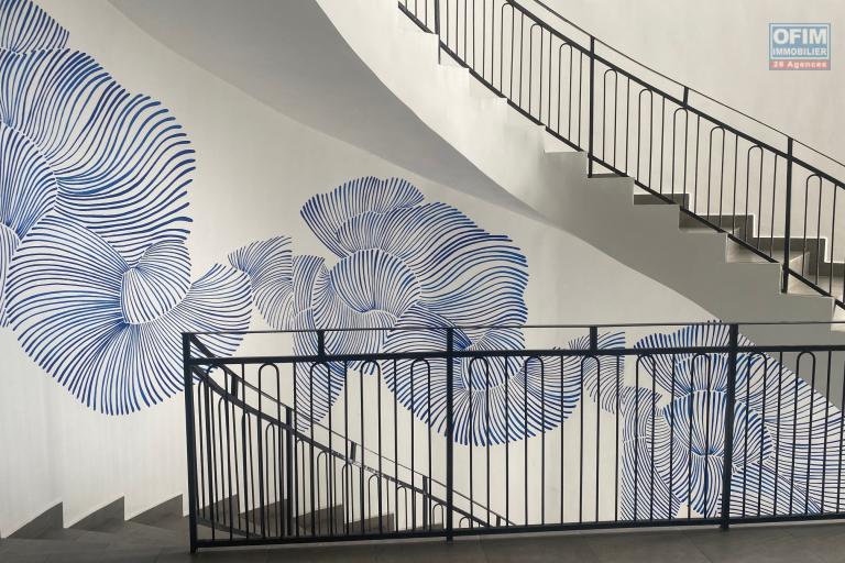 Un local de 200,96m2 &agrave; Alarobia ( CONTACT LALAINA 034 08 583 76 )