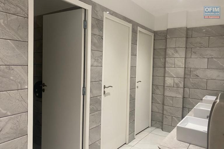 Un local de 200,96m2 &agrave; Alarobia ( CONTACT LALAINA 034 08 583 76 )