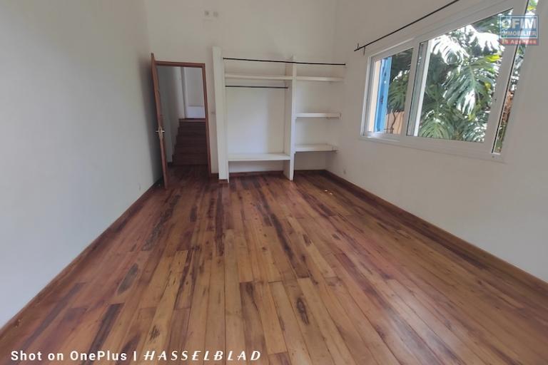 A vendre grande propri&eacute;t&eacute; de 1500M2 avec villa F4 &agrave; Ambatomaro. Contact Mr Jacky