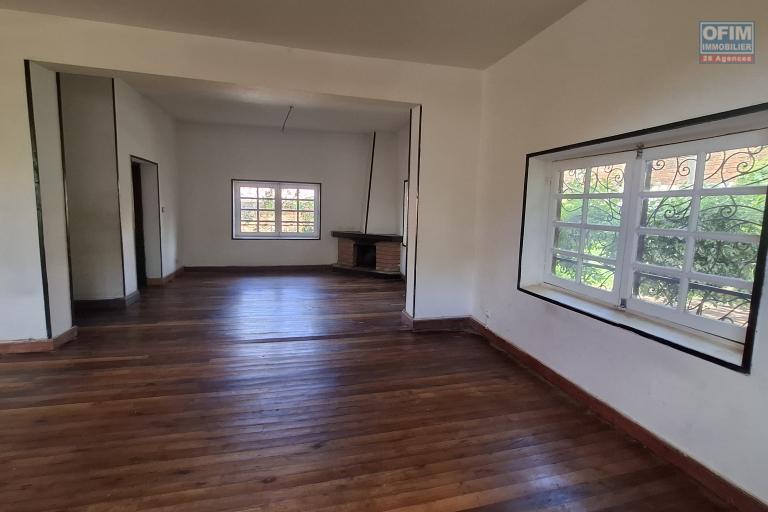 OFIM Immobilier loue une Villa F7 sur Ambohitrarahaba pour usage habitation ou bureau. NON DISPONIBLE
