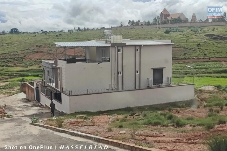 A louer Villa neuve F5 &agrave; anosiala. Contact Mr Jacky