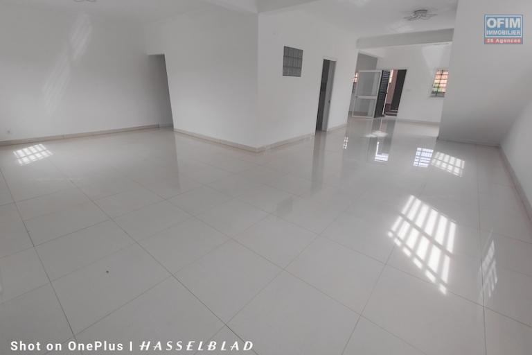 A louer Villa neuve F5 &agrave; anosiala. Contact Mr Jacky 0340244304