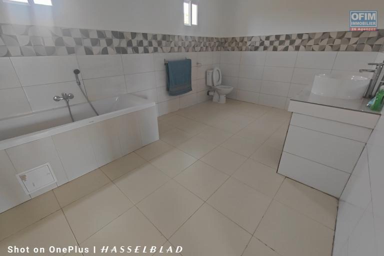 A louer Villa neuve F5 &agrave; anosiala. Contact Mr Jacky 0340244304