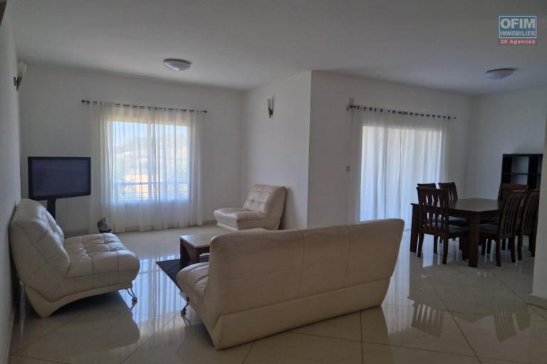 Un appartement T4 meubl&eacute; dans une r&eacute;sidence s&eacute;curis&eacute;e sur By pass ( CONTACT LALAINA )