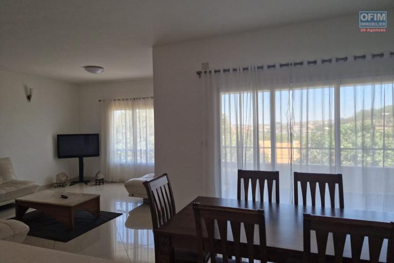 Un appartement T4 meubl&eacute; dans une r&eacute;sidence s&eacute;curis&eacute;e sur By pass ( CONTACT LALAINA )