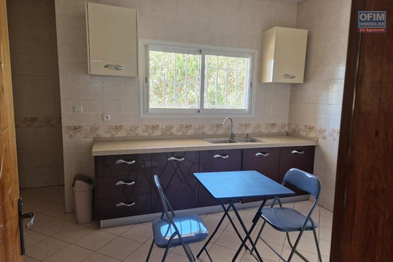 Un appartement T4 meubl&eacute; dans une r&eacute;sidence s&eacute;curis&eacute;e sur By pass ( CONTACT LALAINA )