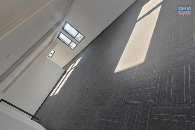 Local professionnel de 660M2 open space à Analamahitsy ( Non Disponible )