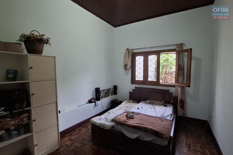 Occasion à saisir pur une propriété de 1870m2 avec une villa F6 et un bâtiment de 3 étages au tarif sacrifié sur Anosy Avaratra.