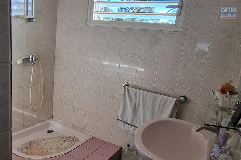 Occasion à saisir!! Prix en baisse!!! pour une propriété de 1870m2 avec une villa F6 et un bâtiment de 3 étages au tarif sacrifié sur Anosy Avaratra.