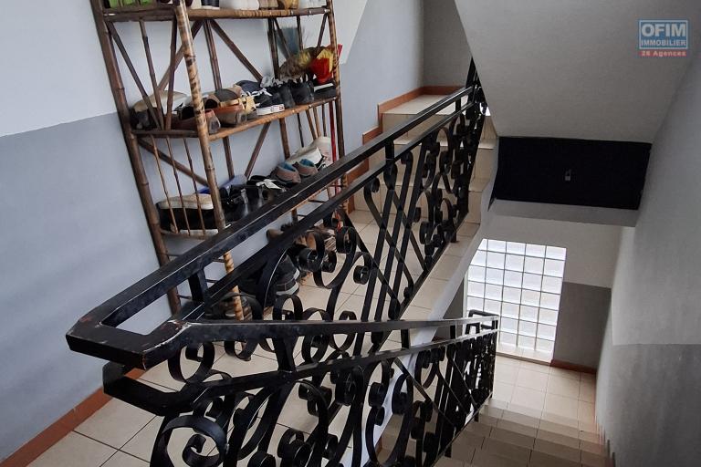 Vente Maison / Villa ANTANANARIVO (TANANARIVE) – photo 10 sur 17 – Escalier