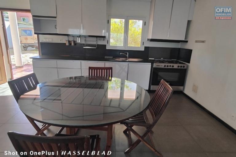 A louer villa F4( semi meublée) à Ambohibao. Contact Mr Jacky