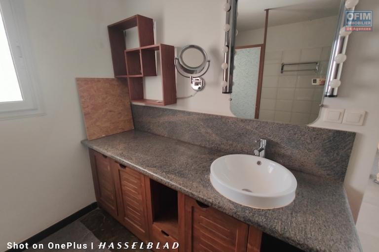 A louer villa F4( semi meublée) à Ambohibao. Contact Mr Jacky