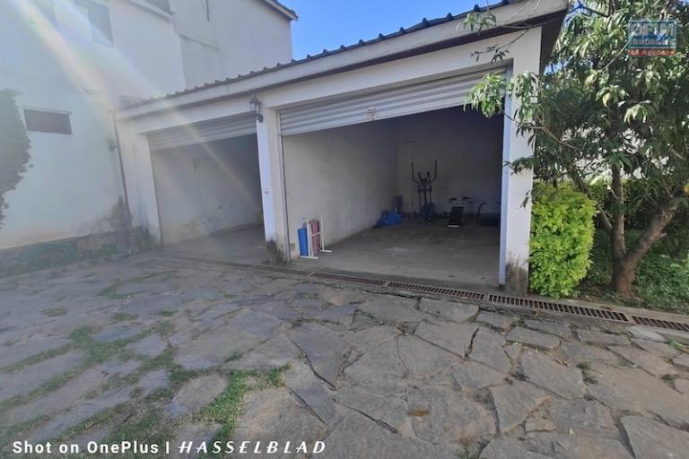 A louer villa F4( semi meublée) à Ambohibao. Contact Mr Jacky