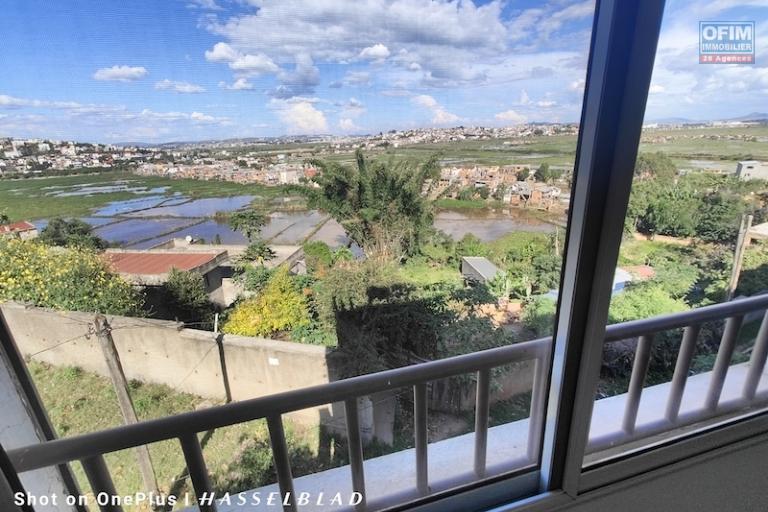 A louer villa F4( semi meubl&eacute;e) &agrave; Ambohibao. Contact Mr Jacky 0340244304