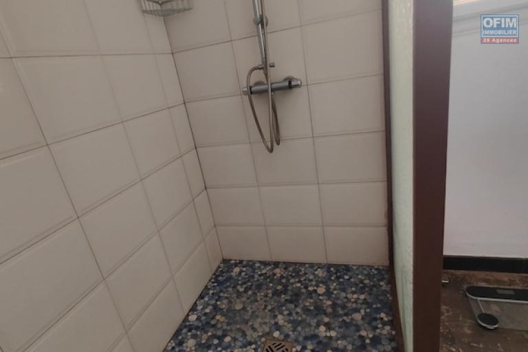 A louer villa F4( semi meublée) à Ambohibao. Contact Mr Jacky