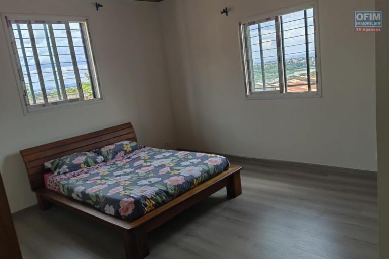 OFIM met en vente une maison F5 sur Ambohidratrimo. Surface habitable 179m2 bâtie sur un terrain de 544m2.