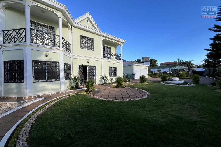 Une villa F5 meublée avec grand jardin à By pass Ambohimankakely