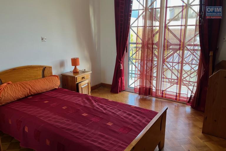 Une villa F5 meublée avec grand jardin à By pass Ambohimankakely