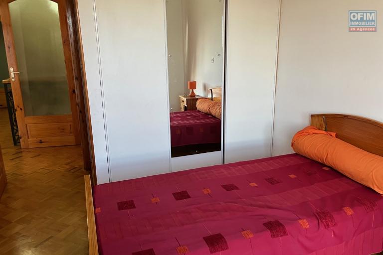Une villa F5 meublée avec grand jardin à By pass Ambohimankakely