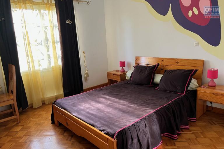 Une villa F5 meublée avec grand jardin à By pass Ambohimankakely