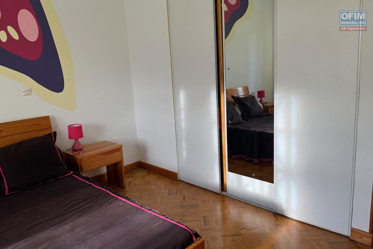 Une villa F5 meublée avec grand jardin à By pass Ambohimankakely