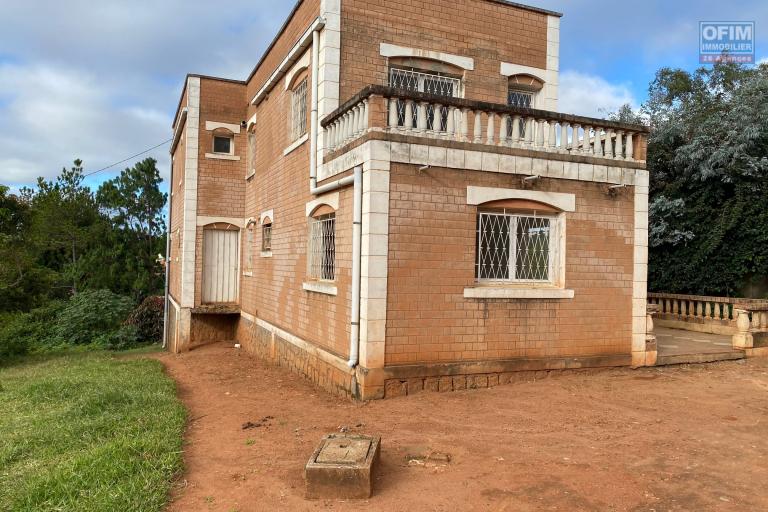 Vente d'un maison F6 à Amboanjobe