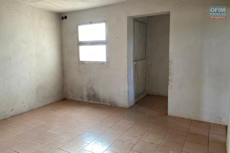 Vente d'un maison F6 à Amboanjobe